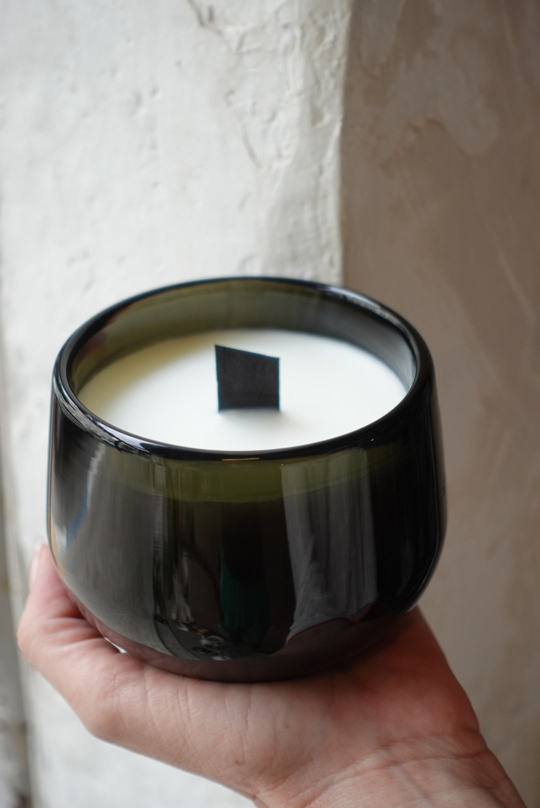 BLACK MORANO GLASS CANDLE WITH WOODEN WICK